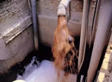  河北寧晉&ldquo;污水澆麥&rdquo;，中國(guó)地下水污染到底有多嚴(yán)重？